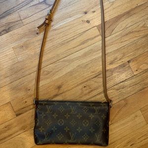 Louis Vuitton cross body bag